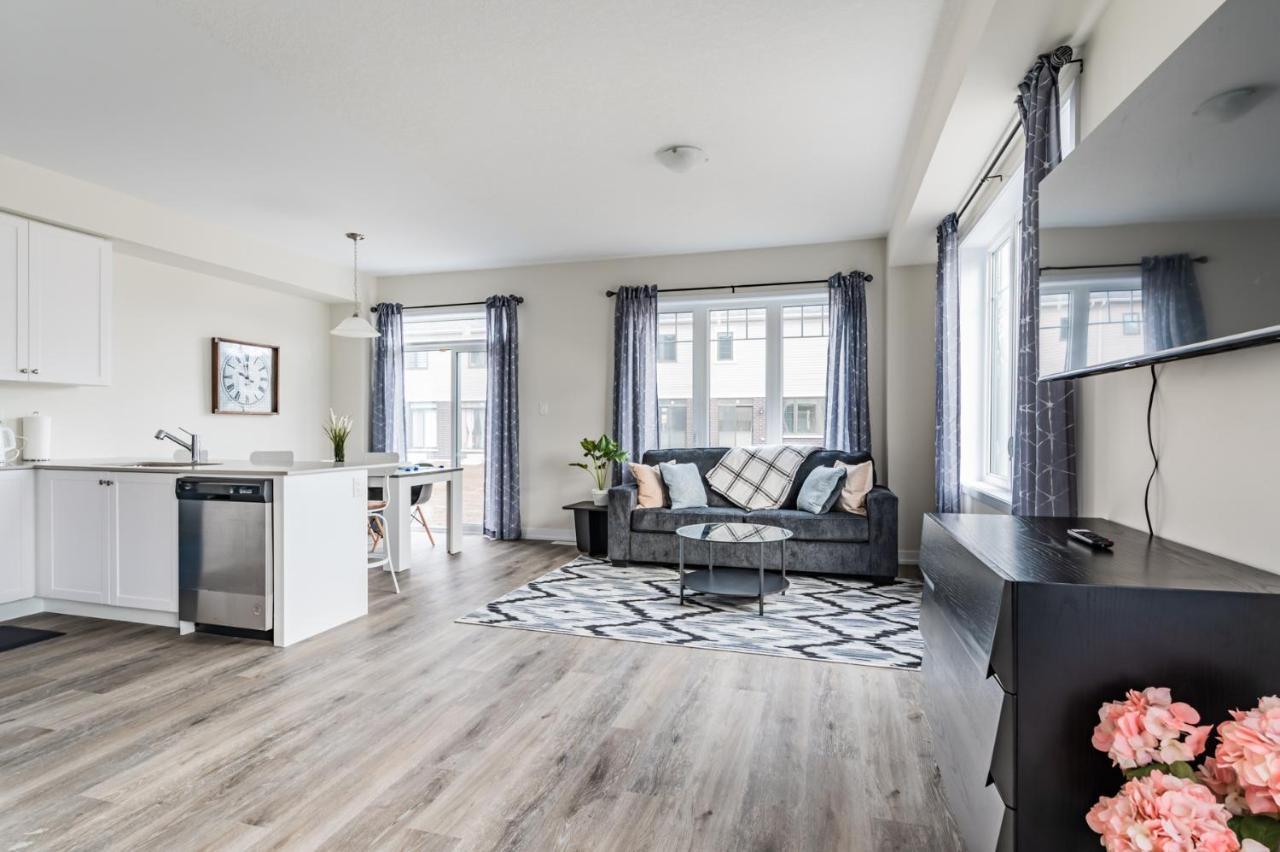 فيلا Luxury Townhouse Close To Fairview Casino In شلالات نياغارا المظهر الخارجي الصورة